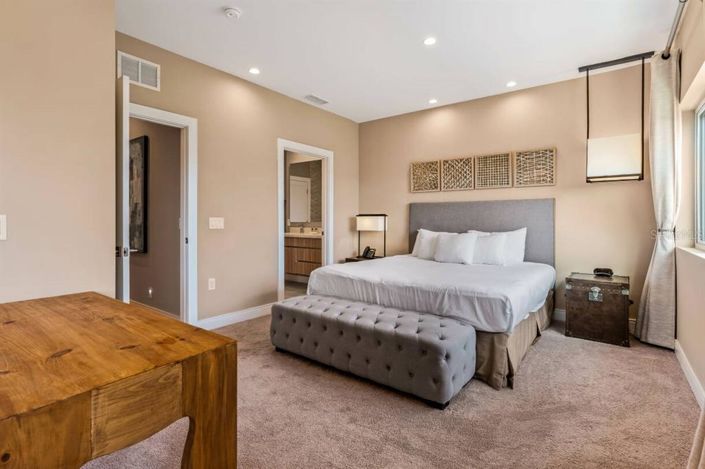 Image No.20-4 Bed Property for sale