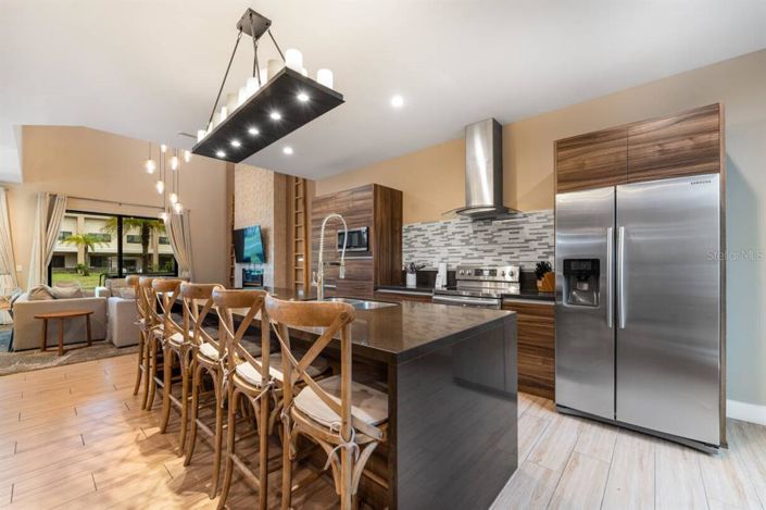 Image No.6-4 Bed Property for sale