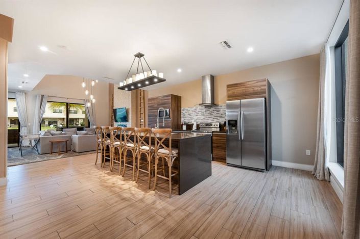 Image No.7-4 Bed Property for sale