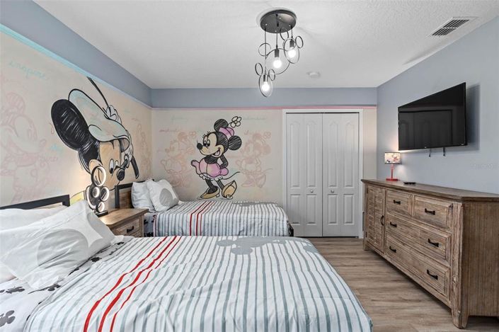 Image No.14-8 Bed Property for sale