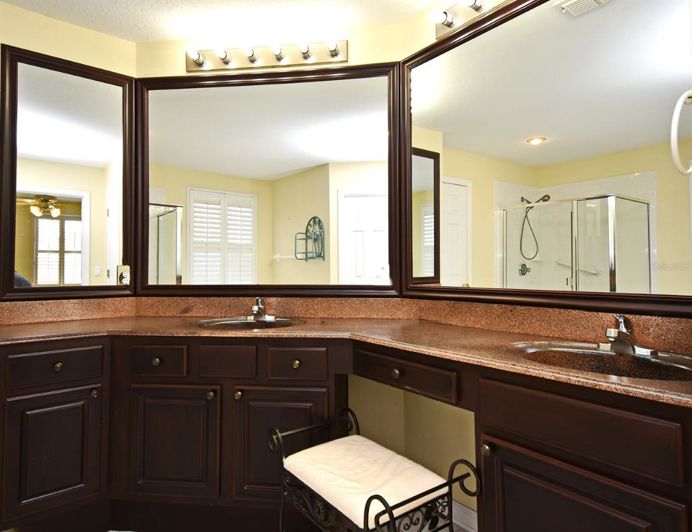 Image No.26-4 Bed Property for sale