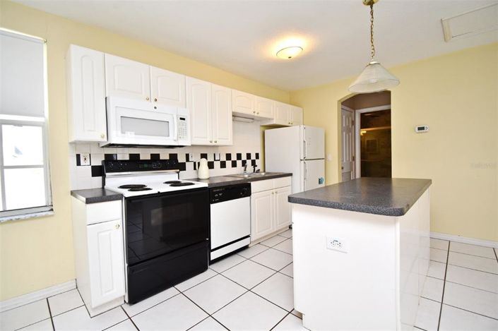 Image No.43-4 Bed Property for sale