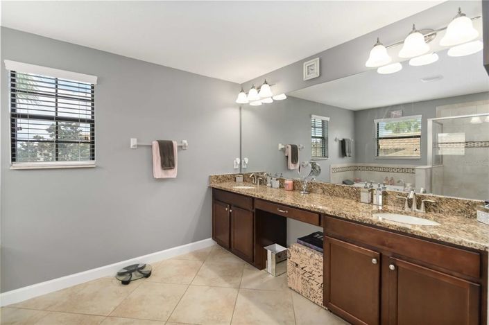 Image No.28-4 Bed Property for sale