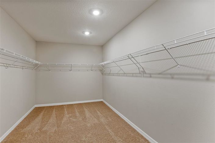 Image No.12-6 Bed Property for sale