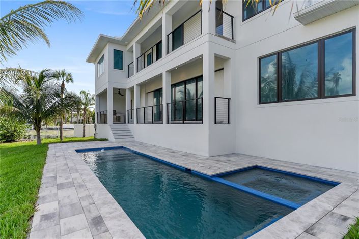 Image No.16-4 Bed Property for sale