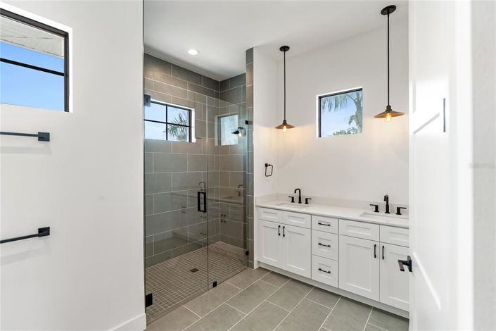 Image No.24-4 Bed Property for sale