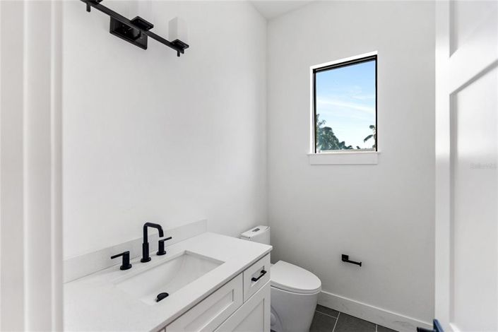 Image No.28-4 Bed Property for sale