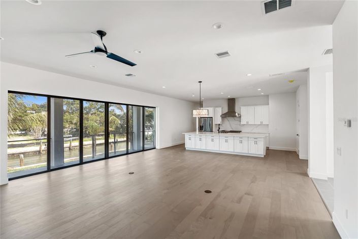 Image No.35-4 Bed Property for sale