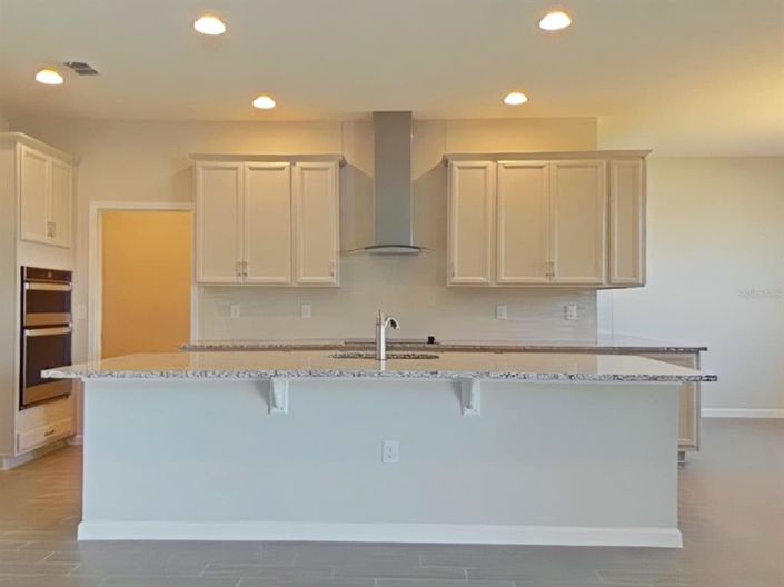 Image No.8-6 Bed Property for sale