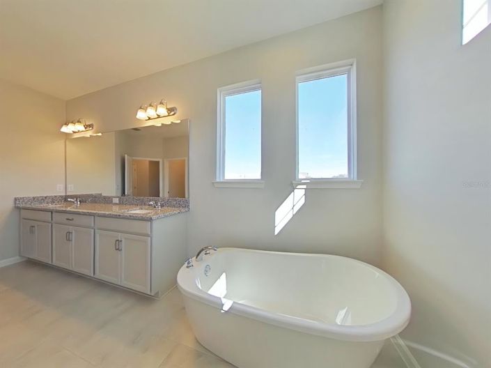 Image No.9-6 Bed Property for sale