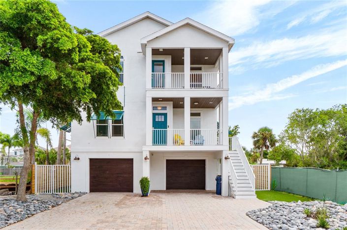 Image No.1-4 Bed Property for sale