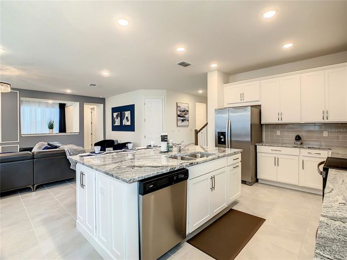 Image No.18-10 Bed Property for sale