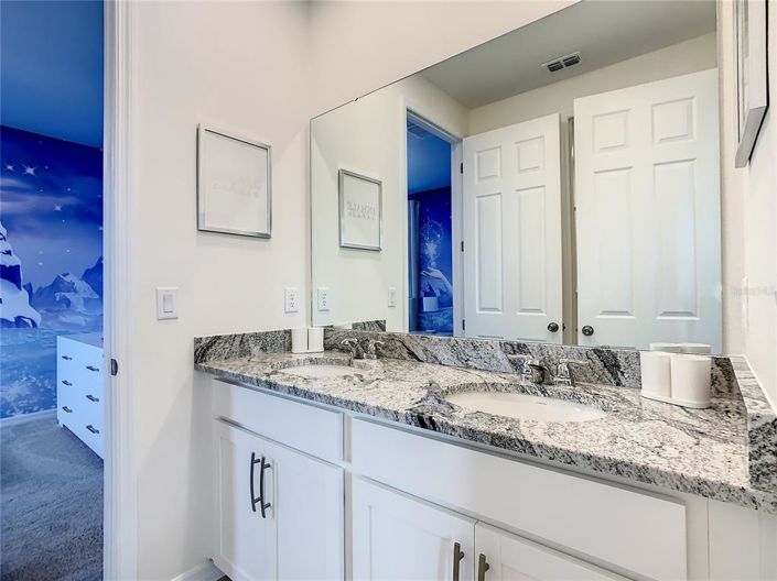 Image No.56-10 Bed Property for sale