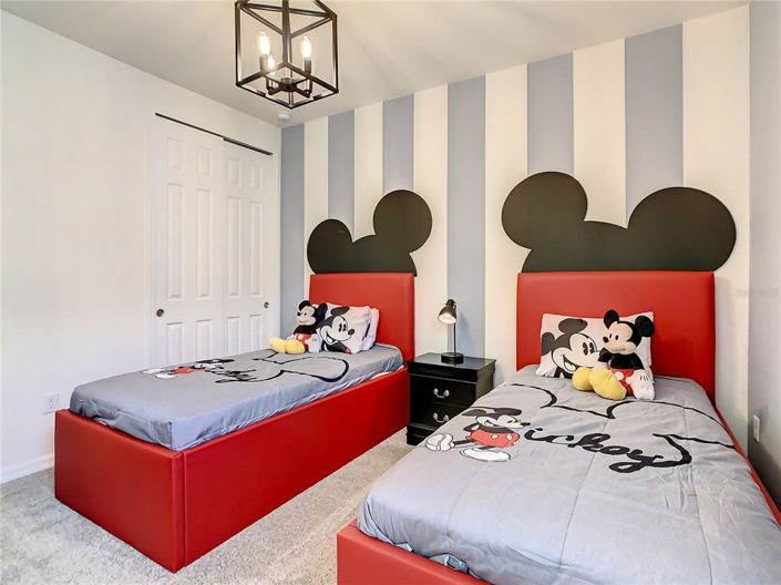 Image No.60-10 Bed Property for sale