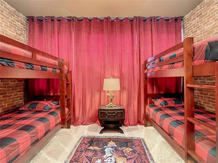 Image No.8-10 Bed Property for sale