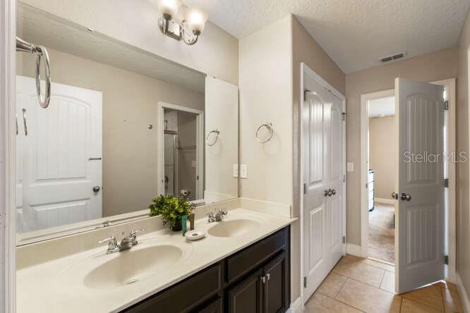 Image No.22-6 Bed Property for sale