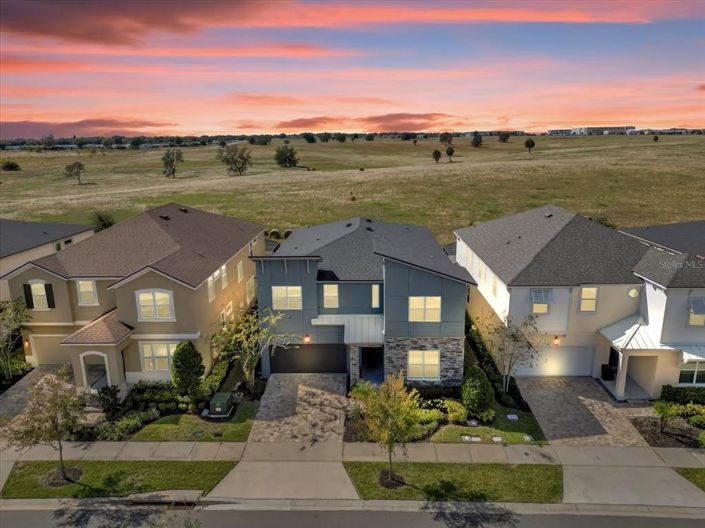 Image No.2-9 Bed Property for sale