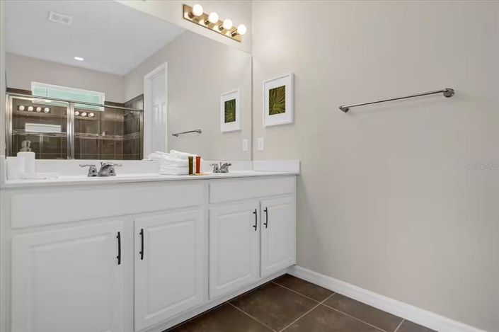 Image No.36-9 Bed Property for sale