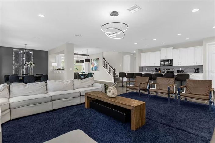 Image No.5-9 Bed Property for sale