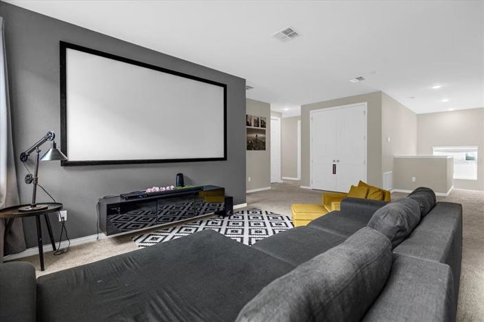 Image No.7-9 Bed Property for sale