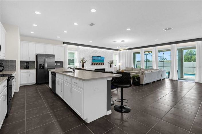 Image No.8-9 Bed Property for sale