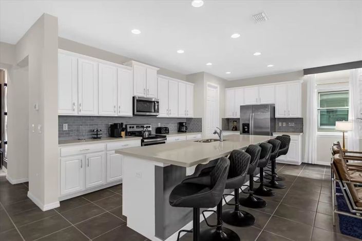 Image No.9-9 Bed Property for sale