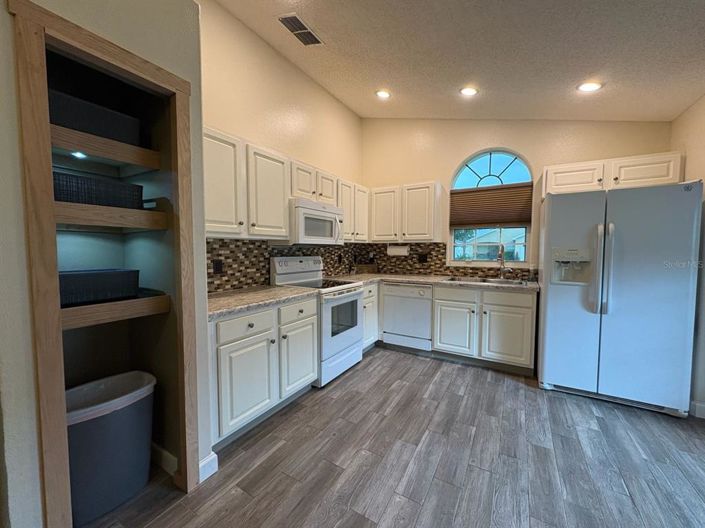 Image No.8-5 Bed Property for sale