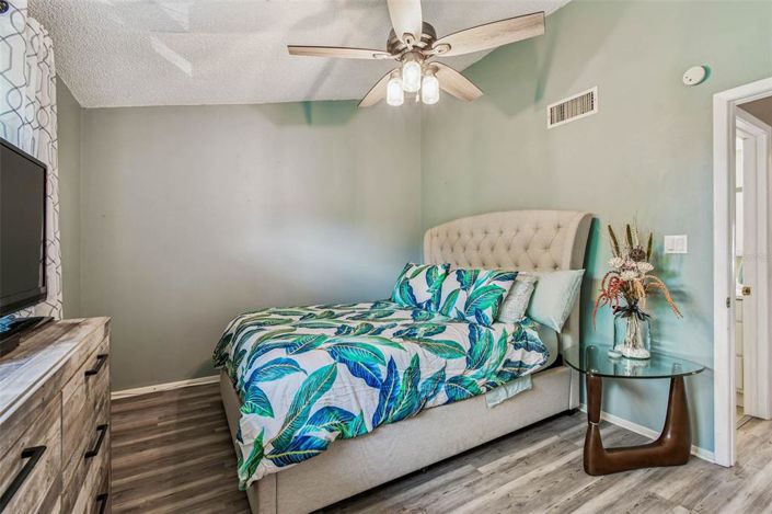 Image No.25-2 Bed Property for sale