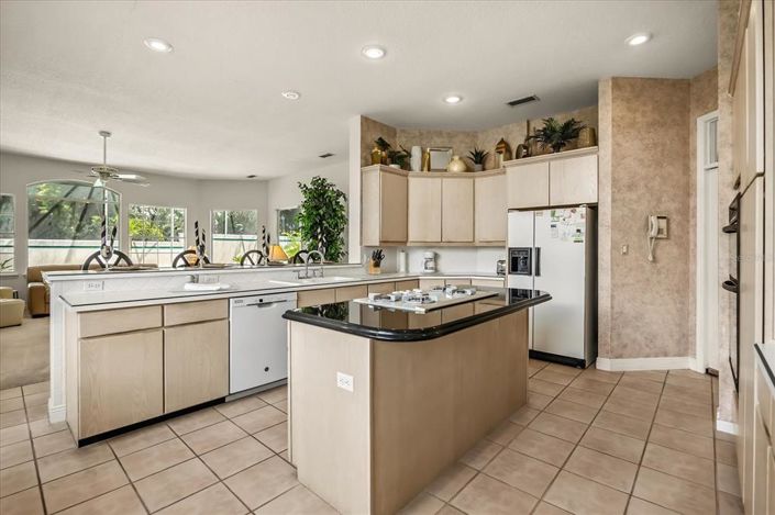 Image No.23-4 Bed Property for sale