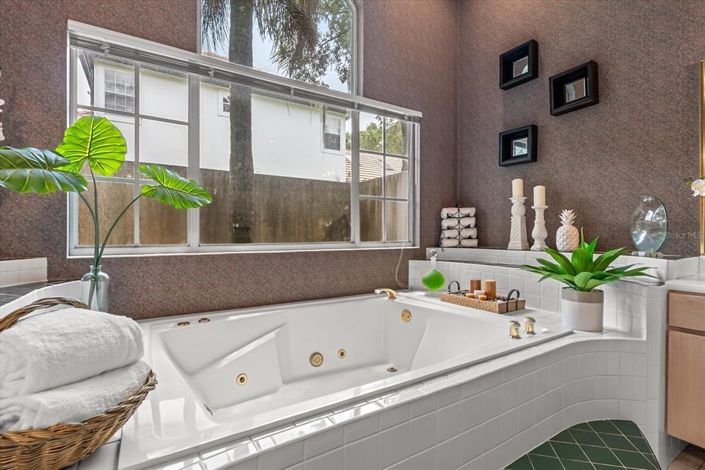 Image No.44-4 Bed Property for sale