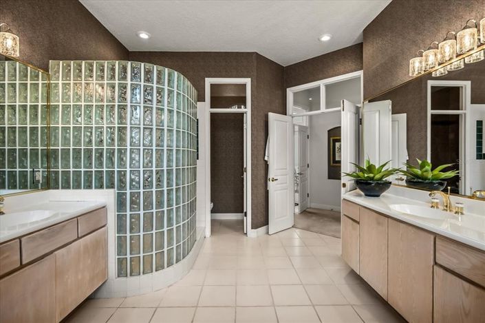 Image No.45-4 Bed Property for sale