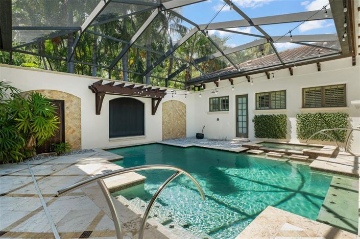 Image No.40-3 Bed Property for sale