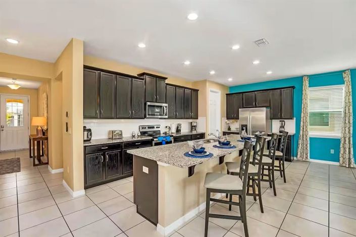 Image No.10-9 Bed Property for sale