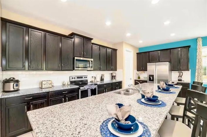 Image No.11-9 Bed Property for sale