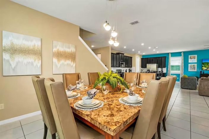 Image No.12-9 Bed Property for sale