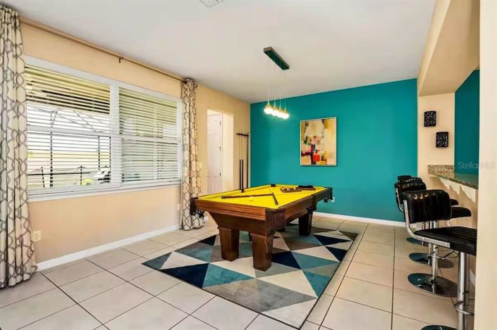 Image No.17-9 Bed Property for sale