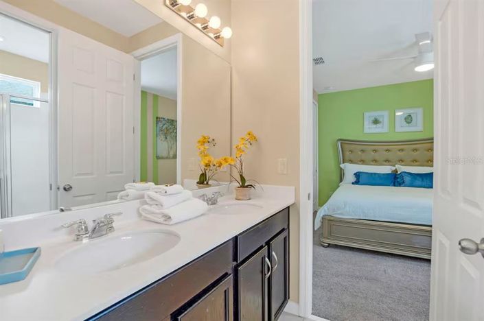 Image No.24-9 Bed Property for sale