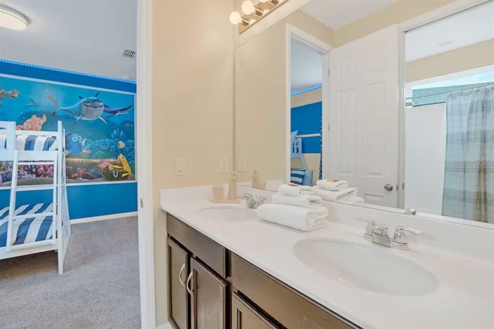 Image No.25-9 Bed Property for sale