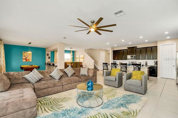 Image No.3-9 Bed Property for sale