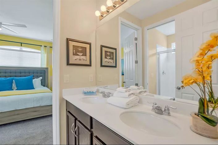 Image No.30-9 Bed Property for sale