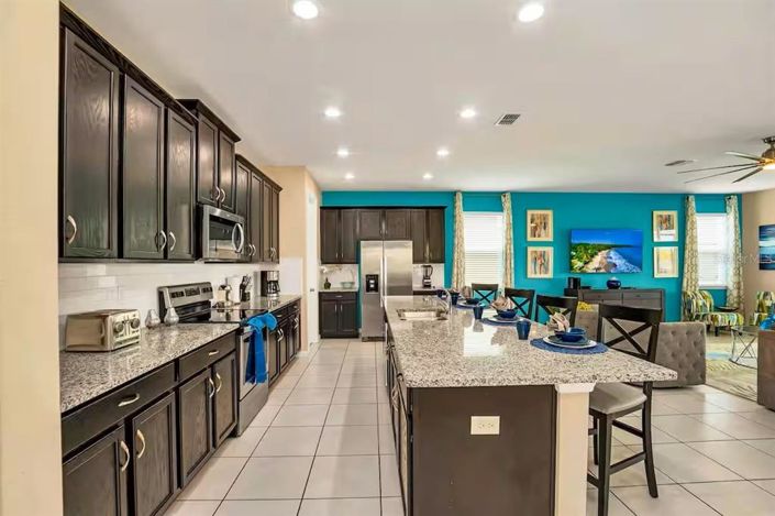 Image No.9-9 Bed Property for sale