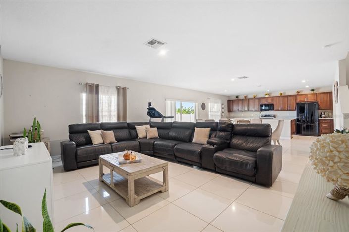 Image No.5-4 Bed Property for sale