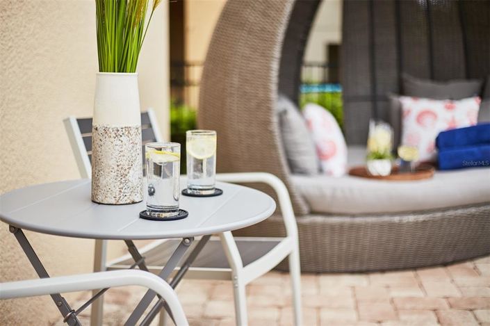 Image No.10-8 Bed Property for sale