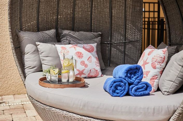 Image No.12-8 Bed Property for sale