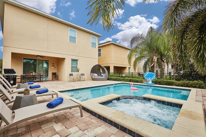 Image No.6-8 Bed Property for sale