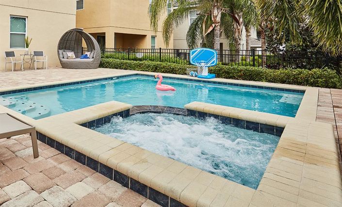 Image No.7-8 Bed Property for sale