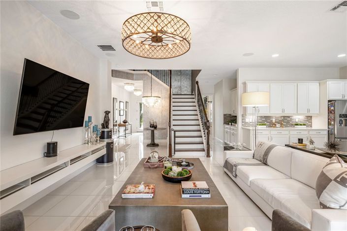 Image No.13-6 Bed Property for sale