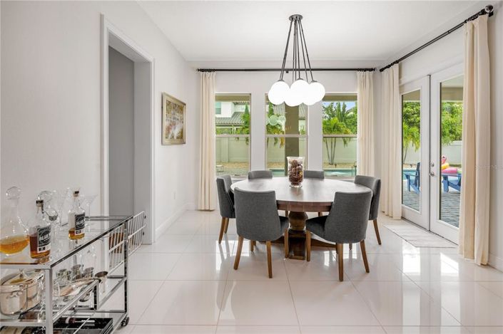 Image No.19-6 Bed Property for sale