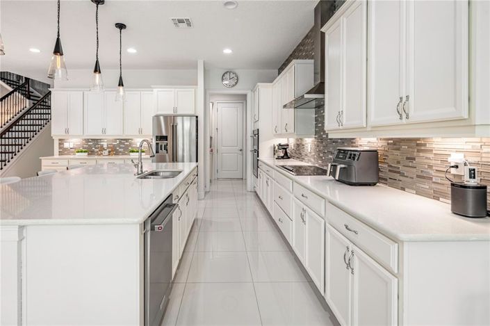 Image No.20-6 Bed Property for sale