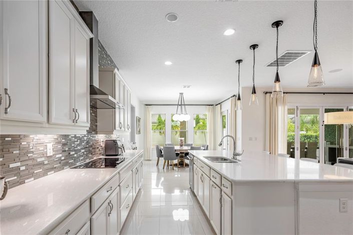 Image No.22-6 Bed Property for sale